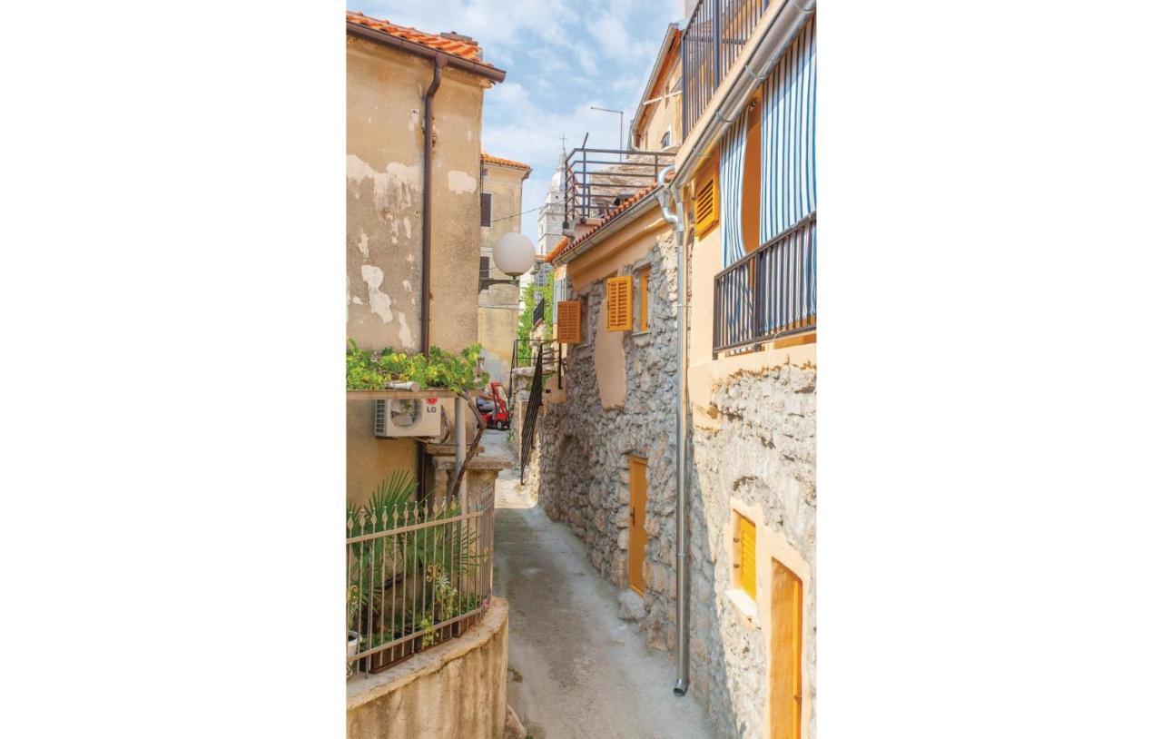 1 Bedroom Beautiful Apartment In Omišalj Kültér fotó