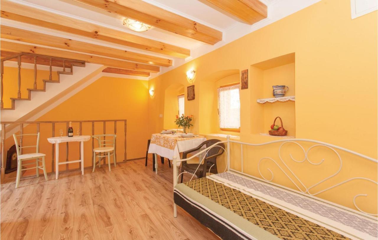 1 Bedroom Beautiful Apartment In Omišalj Kültér fotó