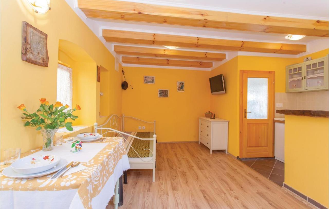 1 Bedroom Beautiful Apartment In Omišalj Kültér fotó